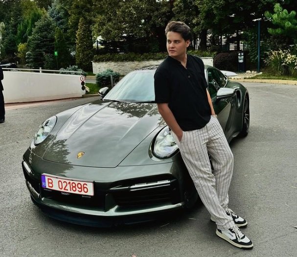 Selly și-a luat bolid de 250.000 de euro! Ce mașină conduce acum celebrul vlogger
